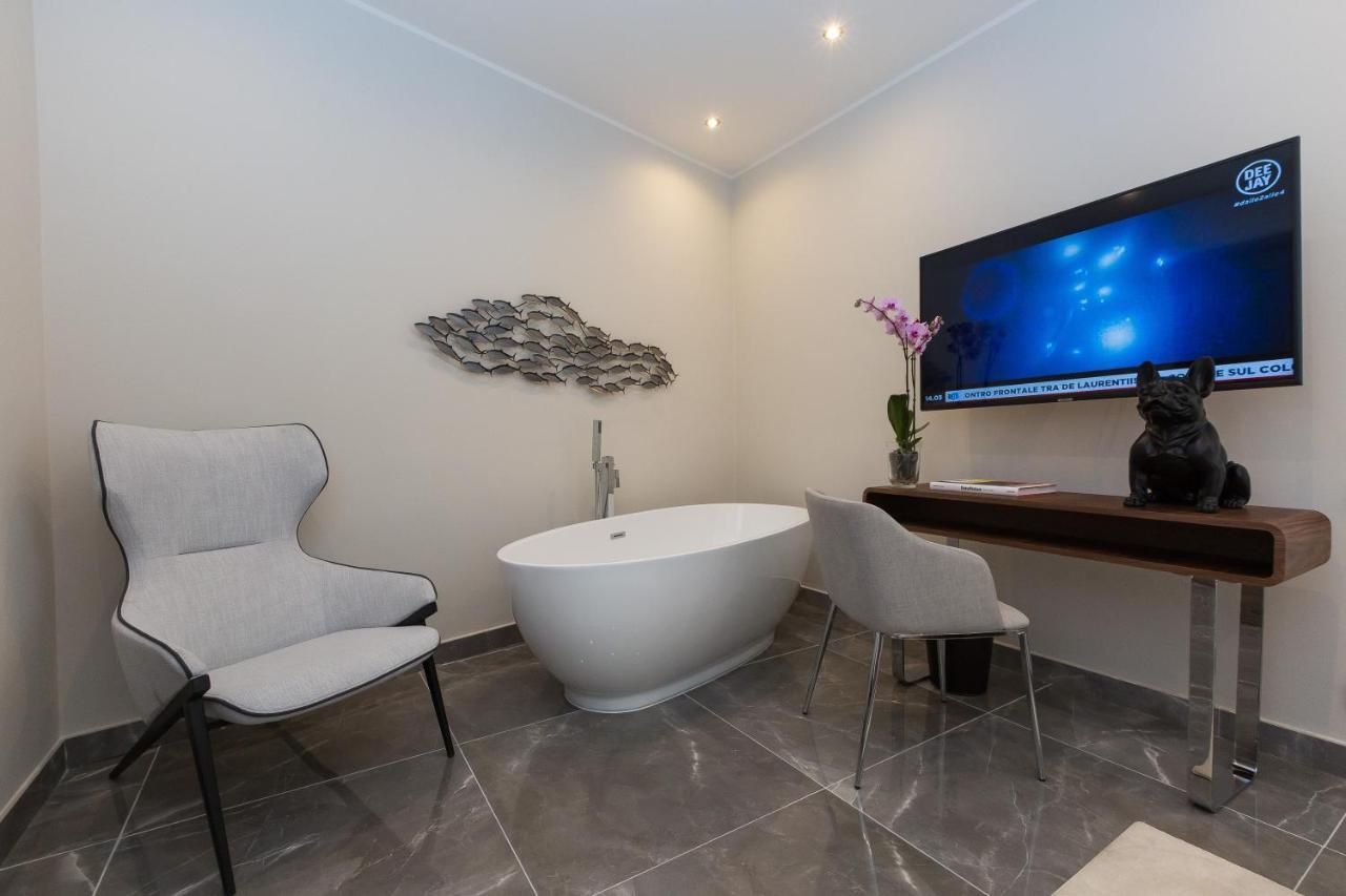 Deluxe Double Room Bath,771479812:JPEG